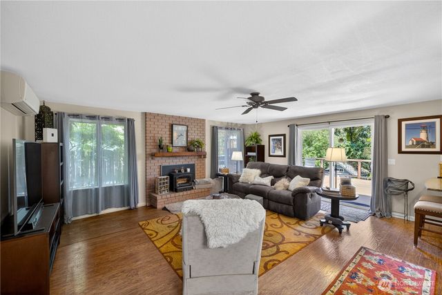 2452 Hemenway Place, Oak Harbor, WA 98277