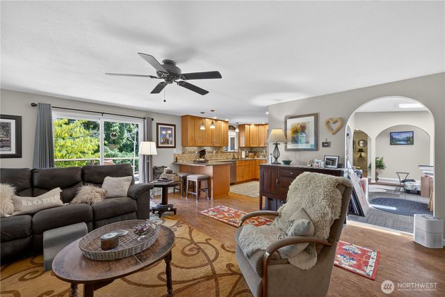 2452 Hemenway Place, Oak Harbor, WA 98277