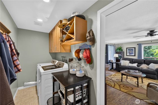 2452 Hemenway Place, Oak Harbor, WA 98277