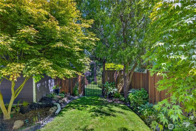 2452 Hemenway Place, Oak Harbor, WA 98277