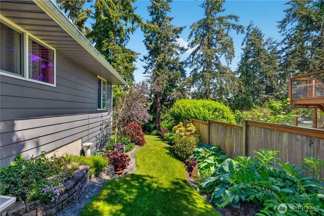 2452 Hemenway Place, Oak Harbor, WA 98277