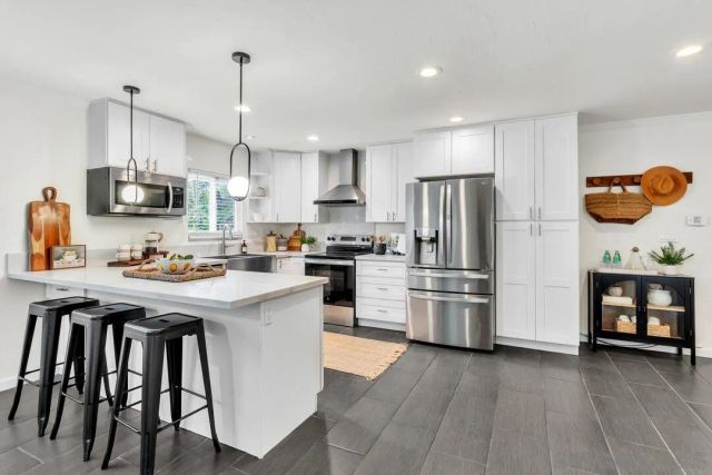 2167 Sunset Dr, Escondido, CA 92025