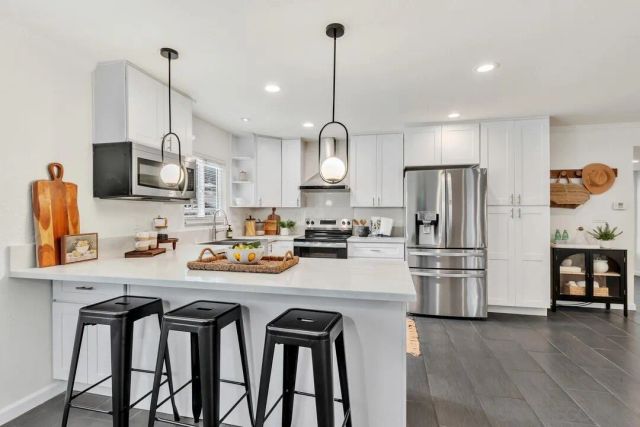 2167 Sunset Dr, Escondido, CA 92025