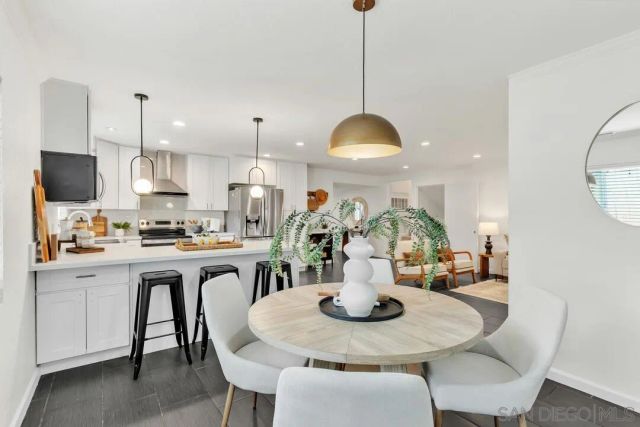 2167 Sunset Dr, Escondido, CA 92025