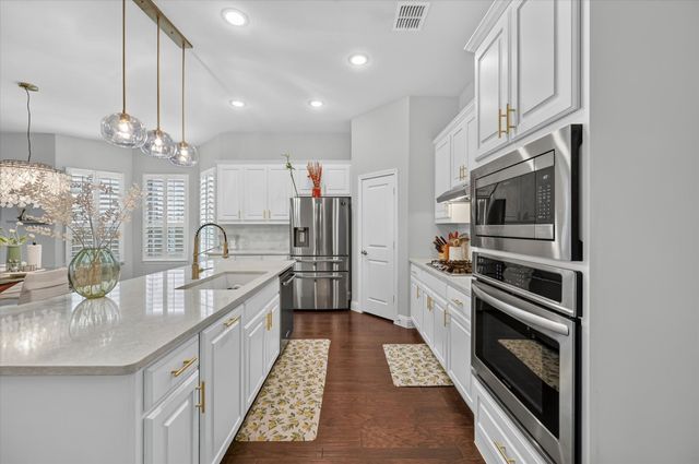 669 Harris Ridge Drive, Arlington, TX 76002