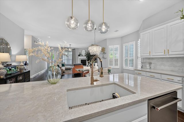 669 Harris Ridge Drive, Arlington, TX 76002