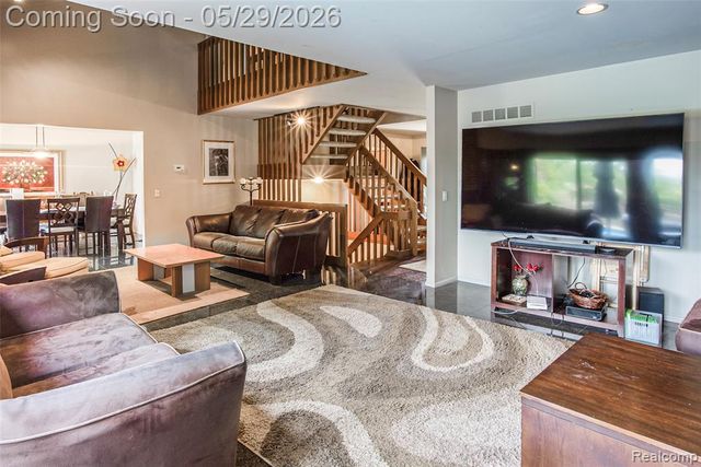 2930 Brentwood Road, West Bloomfield, MI 48323