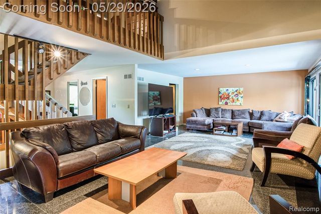 2930 Brentwood Road, West Bloomfield, MI 48323