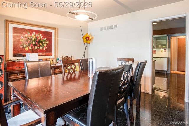 2930 Brentwood Road, West Bloomfield, MI 48323