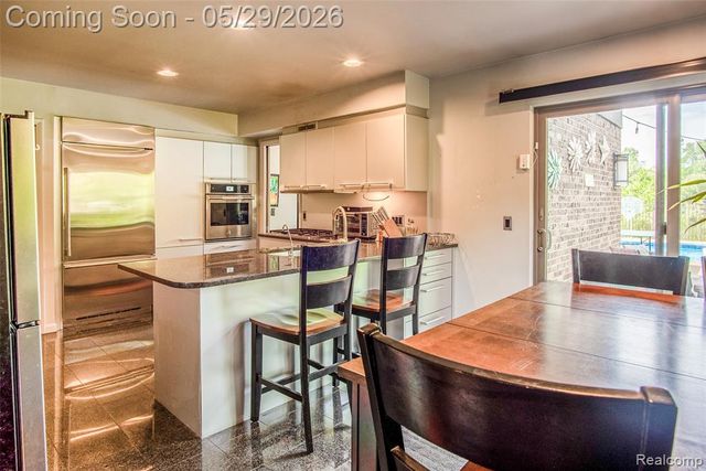 2930 Brentwood Road, West Bloomfield, MI 48323