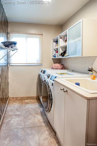 2930 Brentwood Road, West Bloomfield, MI 48323