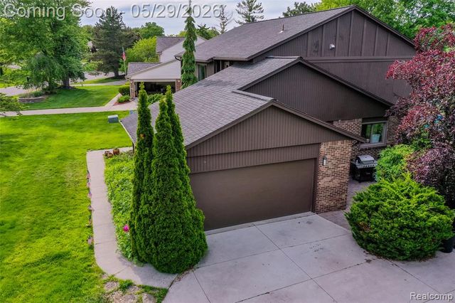 2930 Brentwood Road, West Bloomfield, MI 48323