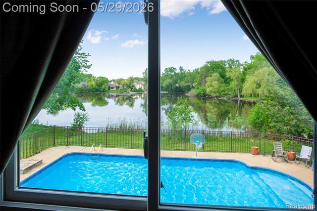 2930 Brentwood Road, West Bloomfield, MI 48323