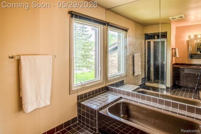 2930 Brentwood Road, West Bloomfield, MI 48323
