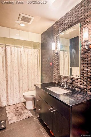 2930 Brentwood Road, West Bloomfield, MI 48323