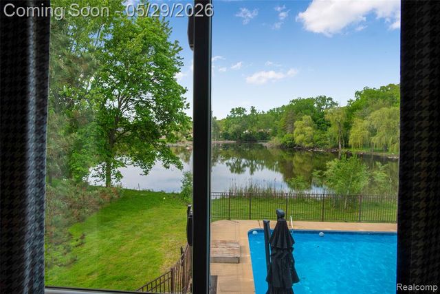 2930 Brentwood Road, West Bloomfield, MI 48323