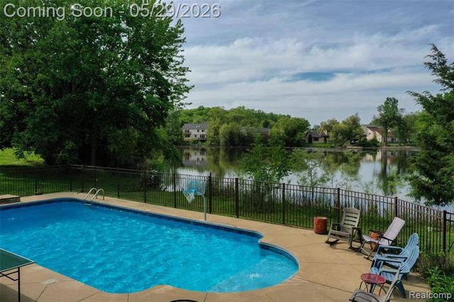 2930 Brentwood Road, West Bloomfield, MI 48323