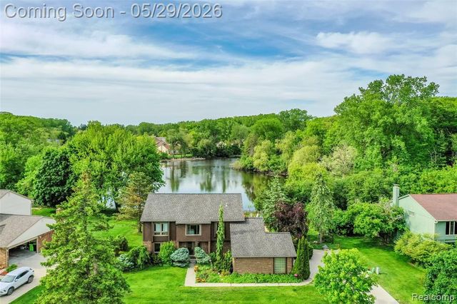2930 Brentwood Road, West Bloomfield, MI 48323