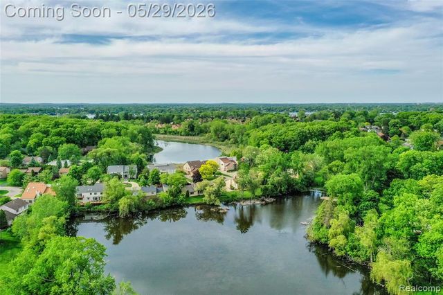 2930 Brentwood Road, West Bloomfield, MI 48323