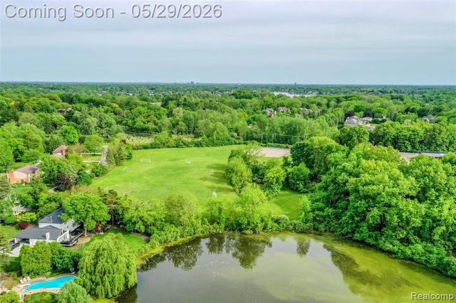 2930 Brentwood Road, West Bloomfield, MI 48323