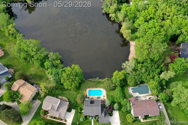 2930 Brentwood Road, West Bloomfield, MI 48323