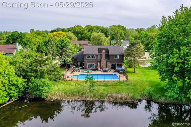 2930 Brentwood Road, West Bloomfield, MI 48323