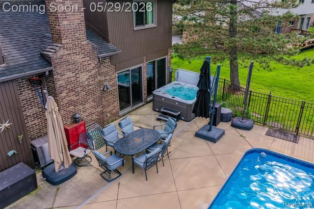 2930 Brentwood Road, West Bloomfield, MI 48323