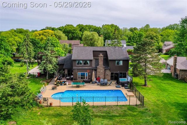2930 Brentwood Road, West Bloomfield, MI 48323