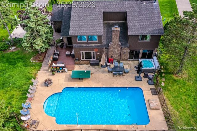 2930 Brentwood Road, West Bloomfield, MI 48323
