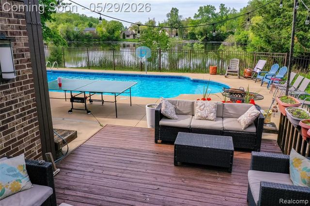 2930 Brentwood Road, West Bloomfield, MI 48323