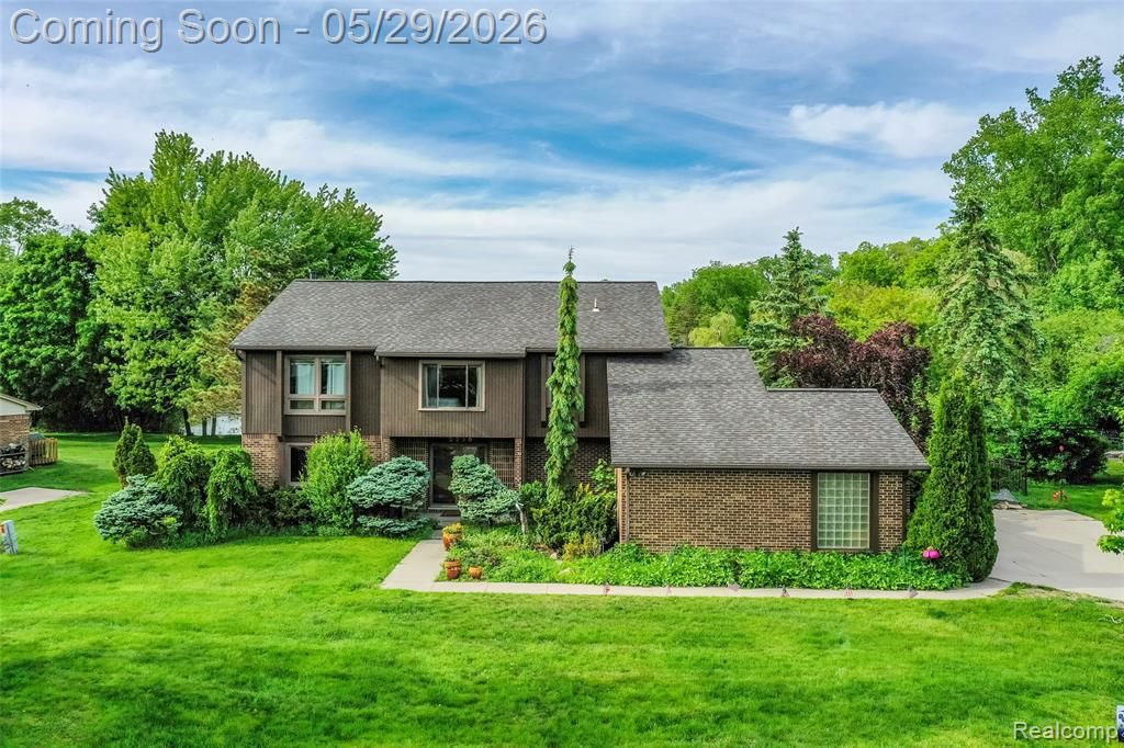 2930 Brentwood Road, West Bloomfield, MI 48323