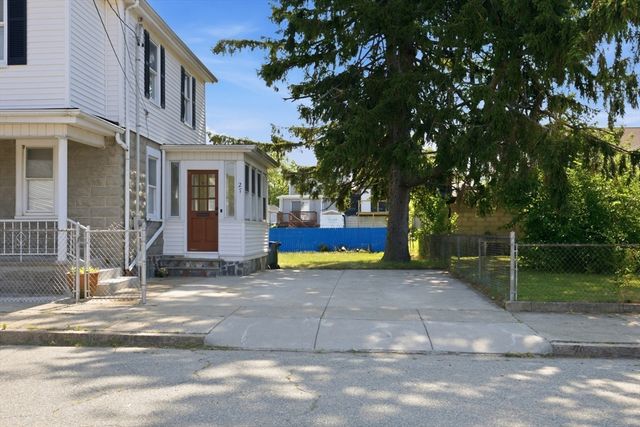 27 Johnson St, Fall River, MA 02723