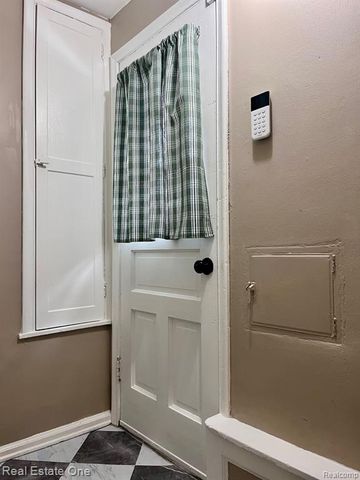 2119 Mountain Avenue, Flint, MI 48503