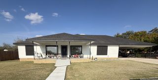 1116 S 2nd, Floresville, TX 78114