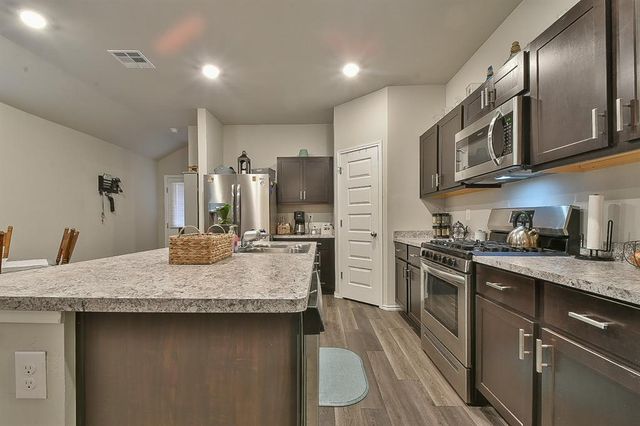 9504 NW 118th Street, Yukon, OK 73099