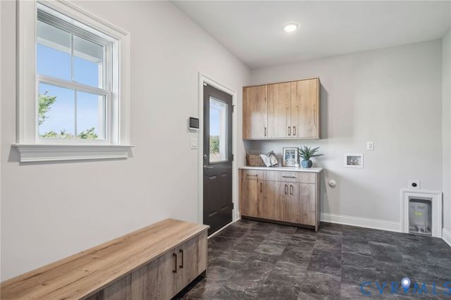 9008 Santee Ln, Mechanicsville, VA 23111