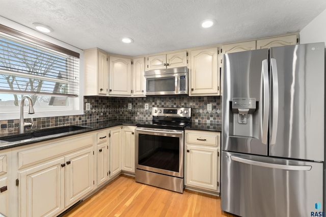 1123 E Plum Creek Cir Circle, Sioux Falls, SD 57105