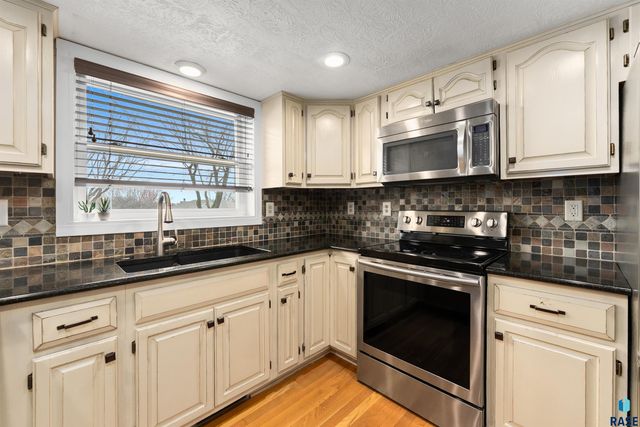 1123 E Plum Creek Cir Circle, Sioux Falls, SD 57105