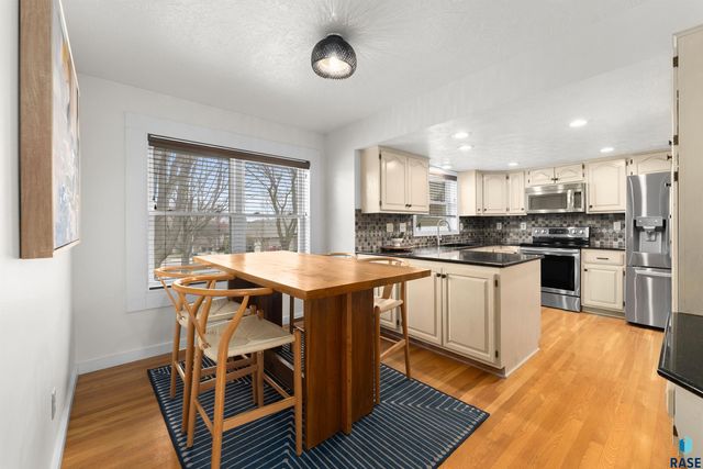 1123 E Plum Creek Cir Circle, Sioux Falls, SD 57105