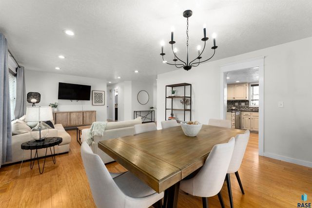 1123 E Plum Creek Cir Circle, Sioux Falls, SD 57105