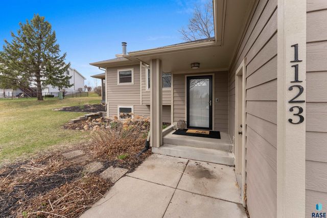 1123 E Plum Creek Cir Circle, Sioux Falls, SD 57105