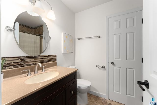 1123 E Plum Creek Cir Circle, Sioux Falls, SD 57105
