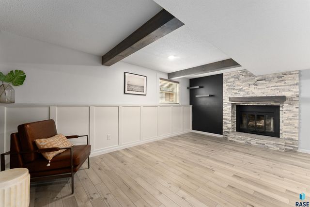 1123 E Plum Creek Cir Circle, Sioux Falls, SD 57105