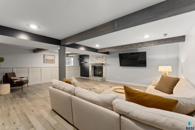 1123 E Plum Creek Cir Circle, Sioux Falls, SD 57105