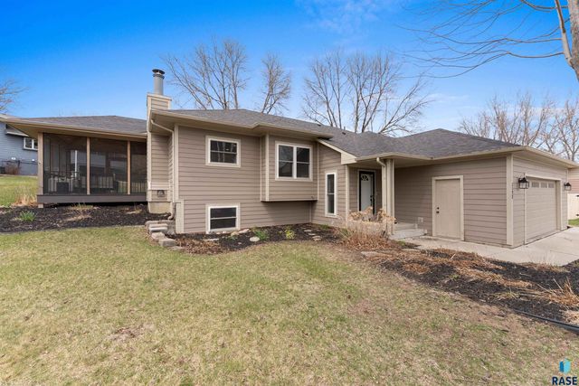 1123 E Plum Creek Cir Circle, Sioux Falls, SD 57105