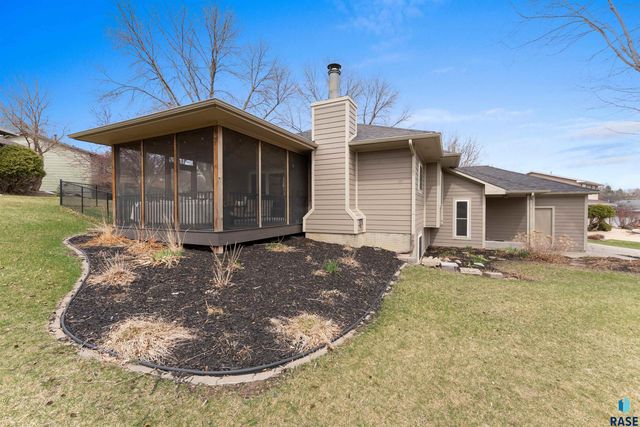 1123 E Plum Creek Cir Circle, Sioux Falls, SD 57105
