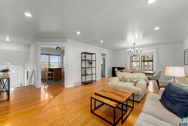 1123 E Plum Creek Cir Circle, Sioux Falls, SD 57105