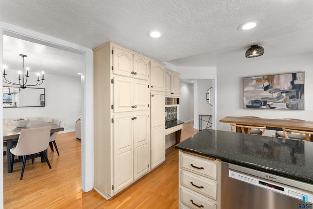 1123 E Plum Creek Cir Circle, Sioux Falls, SD 57105