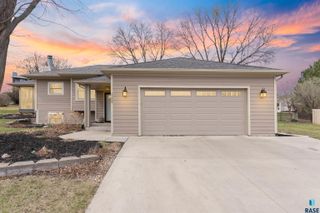 1123 E Plum Creek Cir Circle, Sioux Falls, SD 57105