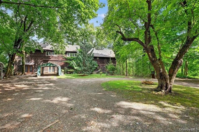 86 State Route 32 S, New Paltz, NY 12561